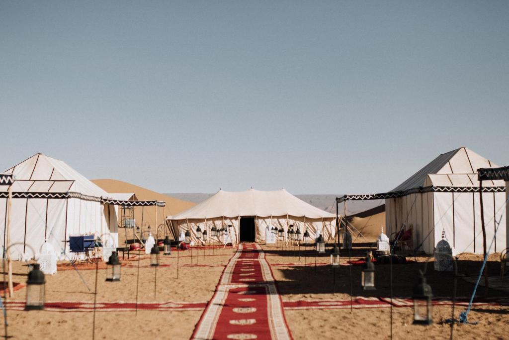 luxury desert camp erg chigaga in zagora